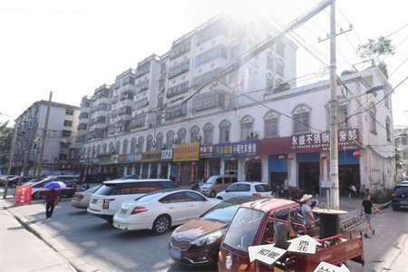 城东凤城尚品3室2厅2卫134m2毛坯房